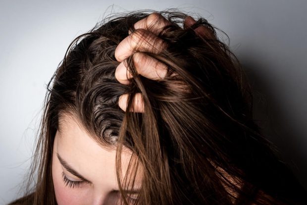 چگونه بعد از درمان کراتینه از شر موهای چرب خلاص شویم؟ دلیل چرب شدن مو بعد از کراتین نی نی سایت را از مجله زیبایی بورگ بخوانید