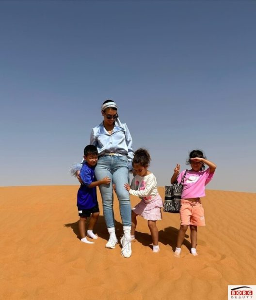عکس های جورجینا رونالدو در صحرای عربستان