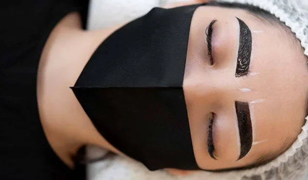 فرق فیبروز با هاشور چیست و فیبروز ابرو با میکروبلیدینگ چه تفاوتی دارد؟ ؟ در این مقاله به بررسی تفاوت فیبروز با هاشور میپردازیم.باما همراه باشید تا با فرق فیبروز ابرو با میکروبلیدینگ آشنا شوید.